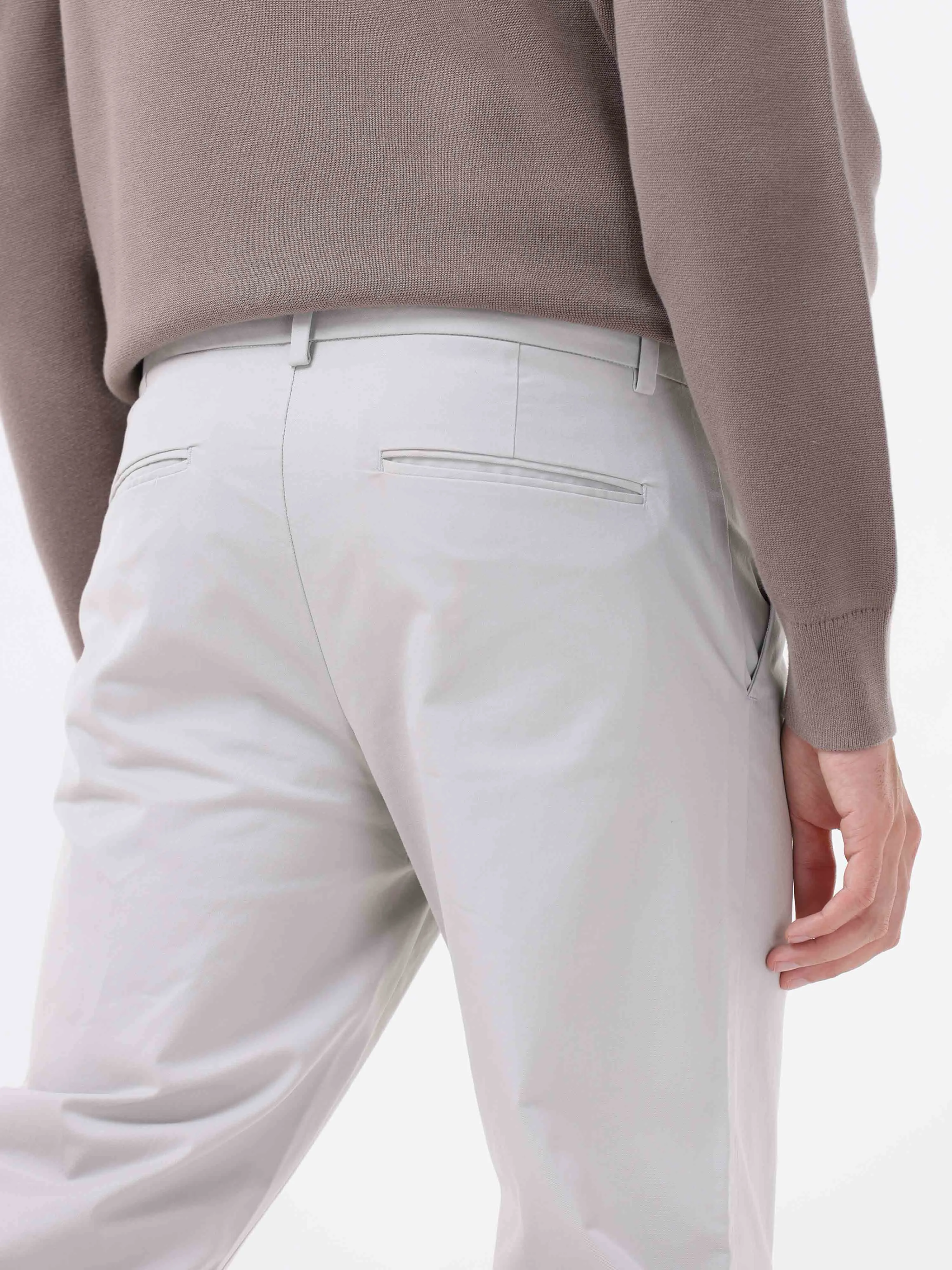 Essential Pleated Powder White Fine Twill Pant