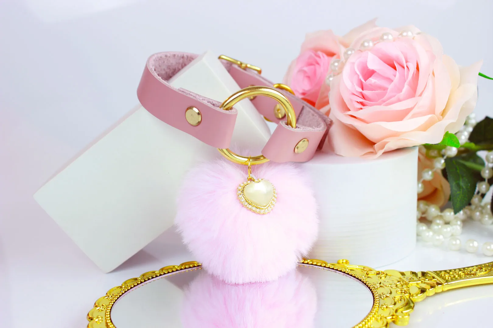 Pearl Pom Sub Collar