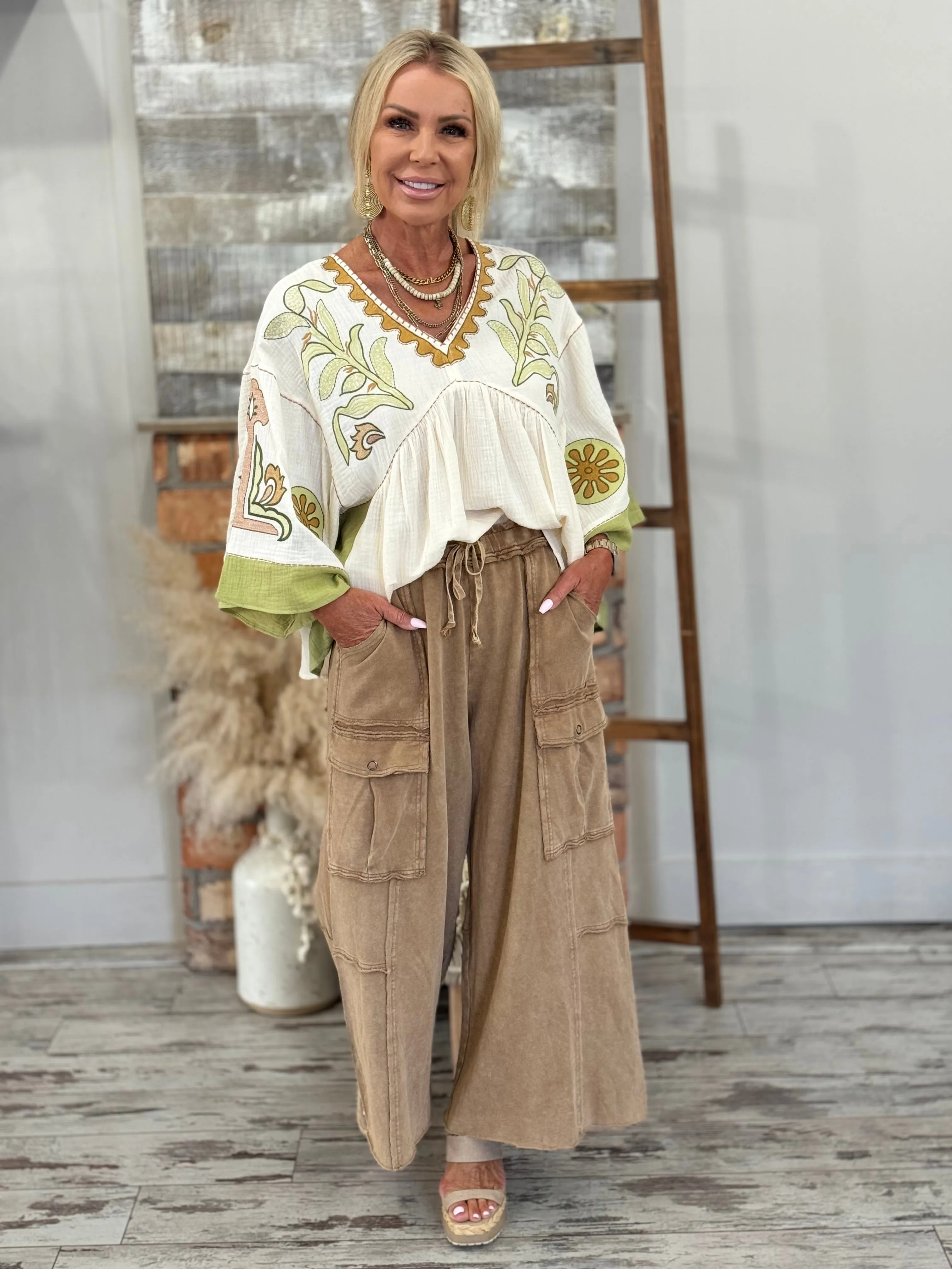 Reverse Stitch Cargo Wide Leg Pants in Latte