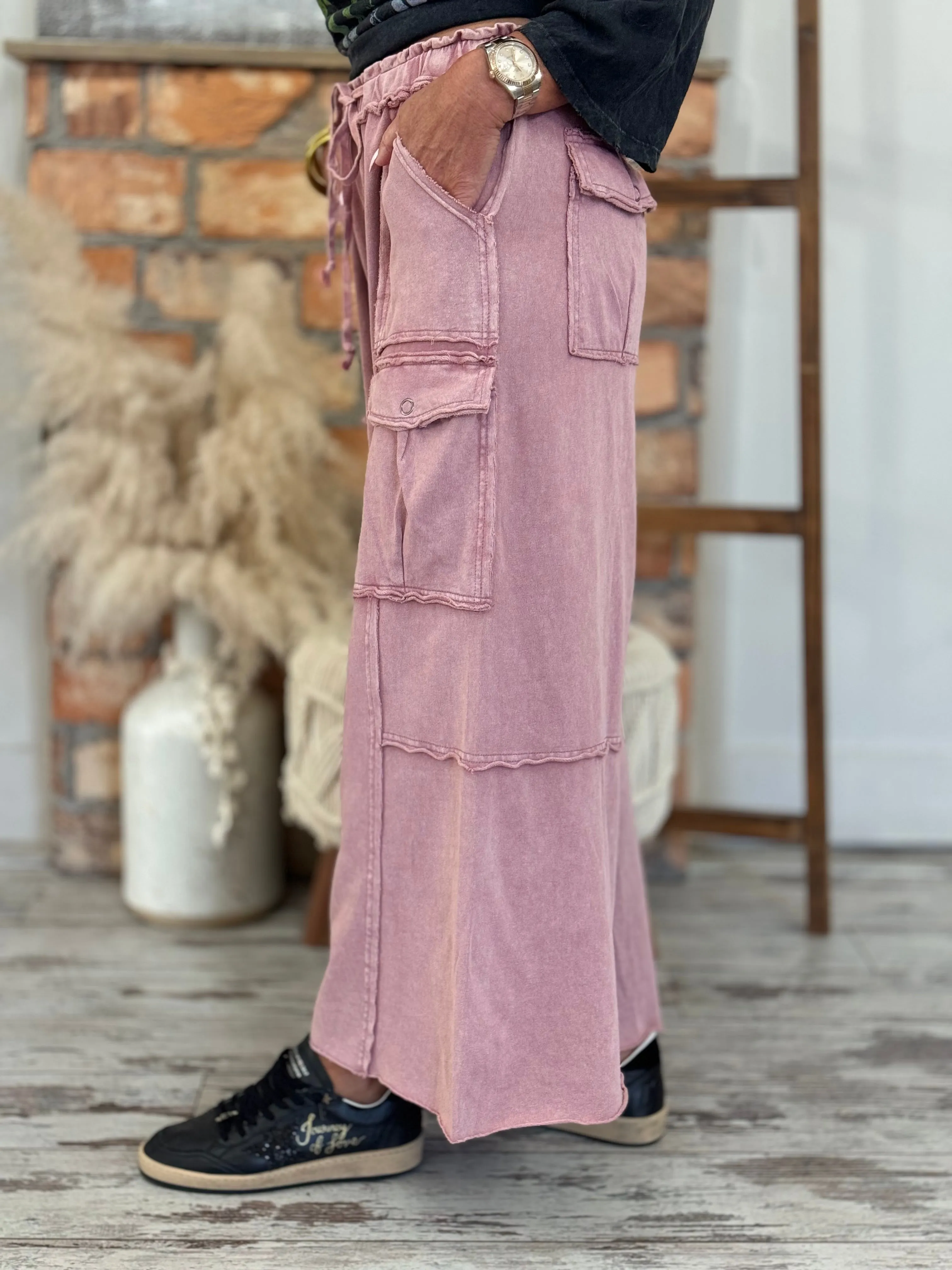 Reverse Stitch Cargo Wide Leg Pants in Mauve