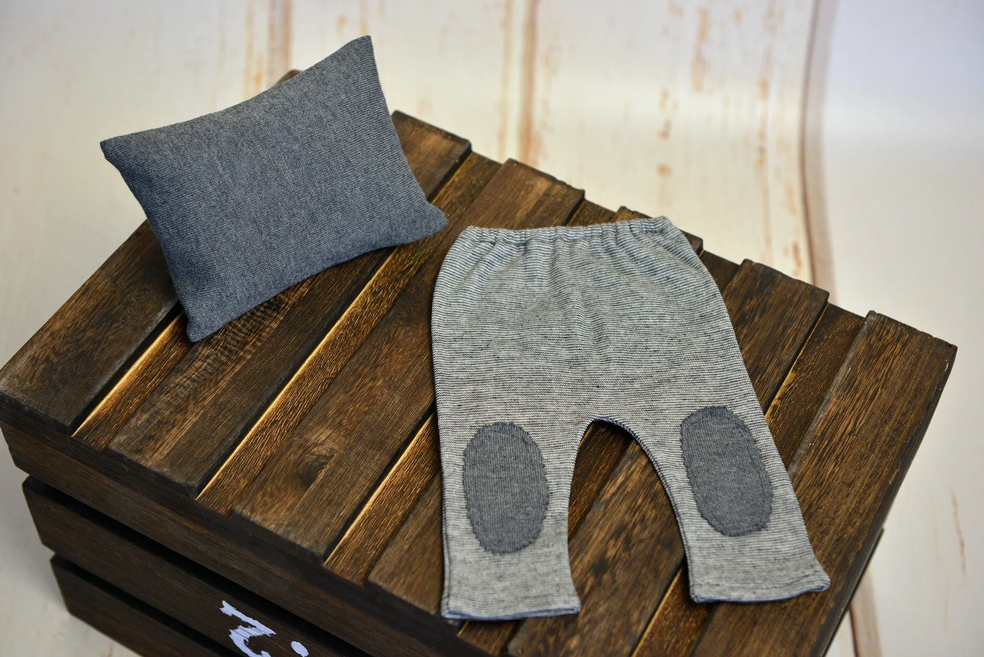 SET Pillow and Pants - Knee Patch - Gray